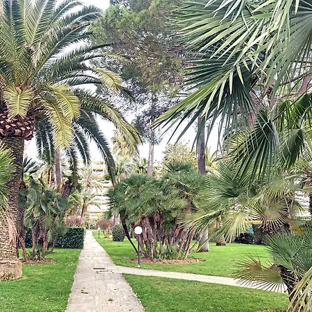 Superbe 3 Pieces Rdj A 2 Pas Des Plages 295l Appartement *