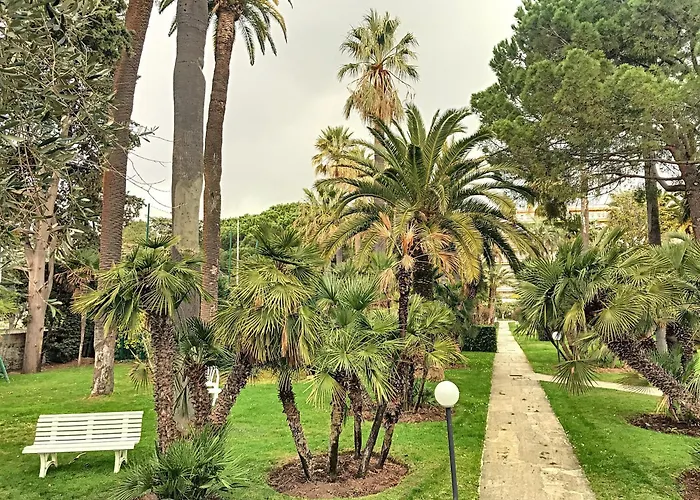 Superbe 3 Pieces Rdj A 2 Pas Des Plages 295l Appartement